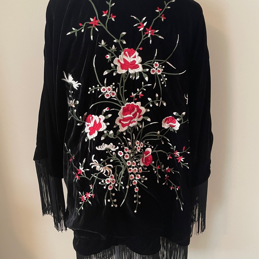 Reba Black Floral Embroidered Cape with Fringe - Picture 3 of 4